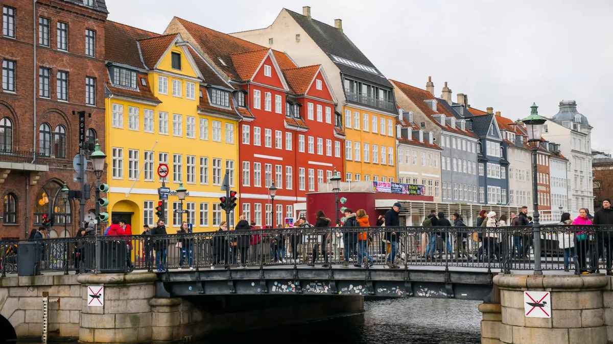 Danemark : le travail réduit, les salaires explosent – une révolution silencieuse ?