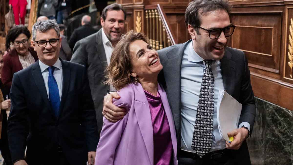 Sánchez sacude su ejecutivo: cuerpo sube a la vicepresidencia mientras el ormuz acecha